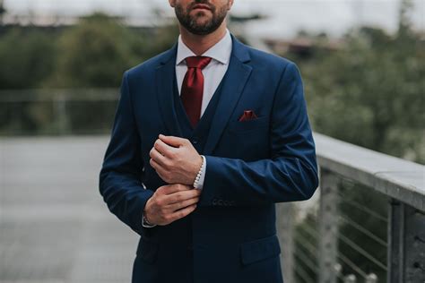 navy suit burgundy tie reddit.